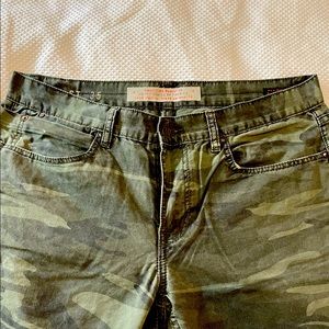 Williamsburg camo slim cut pants, 35 waist